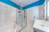 … mit separater Dusche. - Zentral gelegen in Wentorf: „Vermietete 2‑Zimmer-Wohnung mit Südterrasse und Gartenanteil“