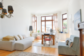 Traumhaftes Wohnzimmer - In bester Lage von Hamburg-Bergedorf: „Charmante 3‑Zimmer-Hochparterrewohnung mit Terrasse“