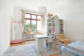 Großzügiges Kinderzimmer - In bester Lage von Hamburg-Bergedorf: „Charmante 3‑Zimmer-Hochparterrewohnung mit Terrasse“