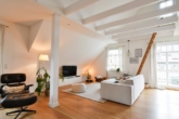 Lichtdurchfluteter Wohnbereich - Im Bergedorfer Villenviertel: „Stilvolle 4‑Zimmer-Wohnung mit moderner Ausstattung“