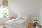 Gemütliches Schlafzimmer - Im Bergedorfer Villenviertel: „Stilvolle 4‑Zimmer-Wohnung mit moderner Ausstattung“