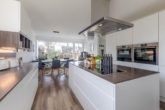 Offene Küche mit ... - Platz, Komfort & Stil: „Sanierter Bungalow in Reinbek“
