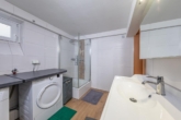 Waschküche mit sep. Dusche - Platz, Komfort & Stil: „Sanierter Bungalow in Reinbek“
