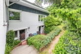 Zugang zum Souterrain - Platz, Komfort & Stil: „Sanierter Bungalow in Reinbek“