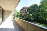 Großzügiger Südwest-Balkon - Die Sonne im Blick: Ideal geschnittene 4‑Zimmer-Eigentumswohnung in naturnaher Feldrandlage