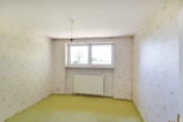 Ruhiges Elternschlafzimmer - Die Sonne im Blick: Ideal geschnittene 4‑Zimmer-Eigentumswohnung in naturnaher Feldrandlage
