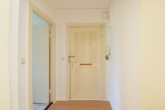 Einladender Eingangsbereich - Ideal für Anleger und Eigennutzer: „Gemütliche 1,5‑Zimmer-Wohnung in zentraler Lage Reinbeks“