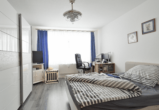 Großzügiges Schlafzimmer - In ruhiger Lage: „Gemütliche 3‑Zimmer-Wohnung mit Balkon“