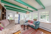 Wohnzimmer - Wochenendhaus, Pferdefreunde aufgepasst: „Abseits des Trubels genießen Sie hier die absolute Idylle!“