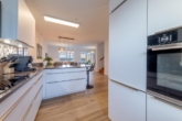 Voll ausgestattete Küche - Modernes Wohnen: „Energieeffizientes Stadtreihenhaus in familienfreundlicher Lage“