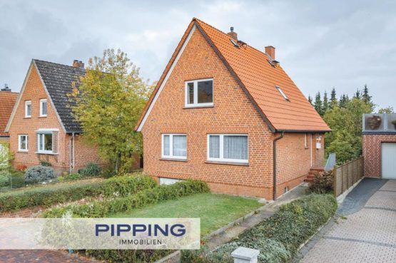 Wohnen in ruhiger Nachbarschaft: „Sanierungsbedürftiges EFH mit vielen Nutzungsmöglichkeiten“, 21481 Lauenburg, Haus