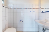 Gäste-WC - Ihr neues Zuhause: „Charmantes Mittelreihenhaus mit Vollkeller und Garage in Wentorf“
