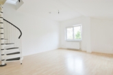 Lichtdurchfluteter Wohnbereich - In Hamburg-Curslack: „Gemütliche 3‑Zimmer-Maisonette-Wohnung“