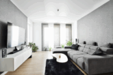 Geräumiges Wohnzimmer - Komfortables Wohnen: „Stilvolle 2‑Zimmer-Erdgeschosswohnung in ruhiger Lage von Reinbek“