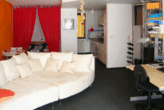 Blick in den Wohbereich - Modernes 1‑Zimmer-Appartment mit Terrasse, Keller und Tiefgaragenstellplatz – vermietet -