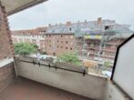 Hamburg-Wandsbek: "Lichterfüllte 2,5-Zimmer-Wohnung mit Balkon" - ... Zugang auf den Balkon.