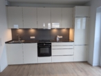 Hochwertige Einbauküche - Mit unverbautem Blick auf die Elbe: „Hochwertige 2‑Zimmer-Penthouse-Wohnung in Geesthacht“