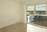 Lichterfülltes Schlafzimmer - Mit unverbautem Blick auf die Elbe: „Hochwertige 2‑Zimmer-Penthouse-Wohnung in Geesthacht“
