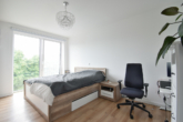 Großzügiges Schlafzimmer - In modernem Neubau: „Hochwertige 2‑Zimmer-Maisonettewohnung mit Dachterrasse“