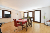 Großzügiger Wohnbereich - Wohnen und Gewerbe unter einem Dach: „Geräumige 4‑Zimmer-Wohnung mit sonniger Dachterrasse“
