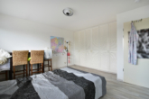 Einbauschrank. - Wohnen und Gewerbe unter einem Dach: „Geräumige 4‑Zimmer-Wohnung mit sonniger Dachterrasse“