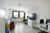 Vielseitig nutzbares Zimmer - Wohnen und Gewerbe unter einem Dach: „Geräumige 4‑Zimmer-Wohnung mit sonniger Dachterrasse“