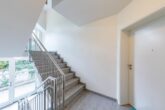 Einfach schön: "Moderne Hochparterre-Wohnung in gefragter Lage von Geesthacht" - Gepfelgtes Treppenhaus