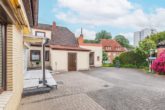 Eine einmalige Chance: "Grundstück mit Bestand im Herzen von Reinbek" - Hinterhof mit Stellplätzen
