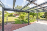 Überdachte Terrasse - Wenn Wohnträume wahr werden: „Zwei Häuser mit Charme und Perspektive im idyllischen Curslack“