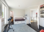 Zimmer mit Ankleide ... - In bester Lage: „Klassische Schönheit auf uneinsehbarem Grundstück“