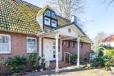 Herzlich willkommen! - In bevorzugter Lage : „Charmantes Einfamilienhaus mit Einliegerwohnung in Aumühle“