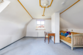 Optimales Kinder-/ Gästezimmer - In bevorzugter Lage : „Charmantes Einfamilienhaus mit Einliegerwohnung in Aumühle“