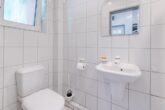 Energieklasse B: "Großzügiges Reihenmittelhaus mit Blick auf die Elbe" - Gäste-WC mit Fenster