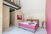 Helles Schlafzimmer - Architektonische Großzügigkeit: „Splitlevel auf traumhaften Grundstück mit schönen Ausblicken“