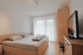 Großzügiges Schlafzimmer - Mit guter Anbindung: „Gut geschnittene 2,5‑Zimmer-Wohnung in Oststeinbek“