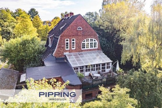 Herrschaftliches Wohnen: „Charmante Landhausvilla mit Charakter in Hamburg-Lohbrügge“, 21031 Hamburg-Lohbrügge, Einfamilienhaus