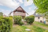 Mit Baupotential: "Teilvermietetes Einfamilienhaus mit Einliegerwohnung in Reinbek" - Vorgarten mit Terrasse