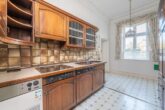 Ein ungeschliffener Diamant: "Denkmalgeschützte Jugendstilvilla erfüllt Wohnträume" - Küche mit Fenster