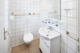 Gäste-WC - Großzügiges Raumangebot: „Charmantes Einfamilienhaus in Billwerder bei Hamburg“