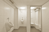 Gäste-WC im Kellergeschoss - Im Herzen von Bergedorf: „Charmantes Café mit vielseitigen Nutzungsmöglichkeiten“