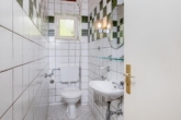Gäste-WC - Einziehen und Wohlfühlen: „Gemütliches Einfamilienhaus mit Einliegerwohnung in Ruhelage“