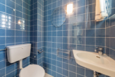 Gäste-WC - Mitten im Grünen: „Ruhig gelegenes Reihenhaus mit Garage in Aumühle“