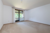 Helles Schalfzimmer mit Loggia - Mitten im Grünen: „Ruhig gelegenes Reihenhaus mit Garage in Aumühle“