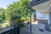Terrasse mit Blick ins Grüne - Mitten im Grünen: „Ruhig gelegenes Reihenhaus mit Garage in Aumühle“
