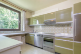Geräumige Küche - Mitten im Grünen: „Ruhig gelegenes Reihenhaus mit Garage in Aumühle“