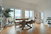 Lichterfüllter Wohn- und Essbereich - Mit traumhaftem Ausblick: „Großzügige 4‑Zimmer-Penthousewohnung in Hamburg-Lohbrügge“