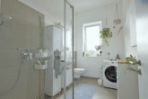 Helles Duschbad - Mit traumhaftem Ausblick: „Großzügige 4‑Zimmer-Penthousewohnung in Hamburg-Lohbrügge“