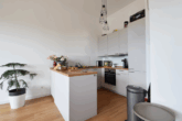 Moderne, offene Küche - Mit traumhaftem Ausblick: „Großzügige 4‑Zimmer-Penthousewohnung in Hamburg-Lohbrügge“
